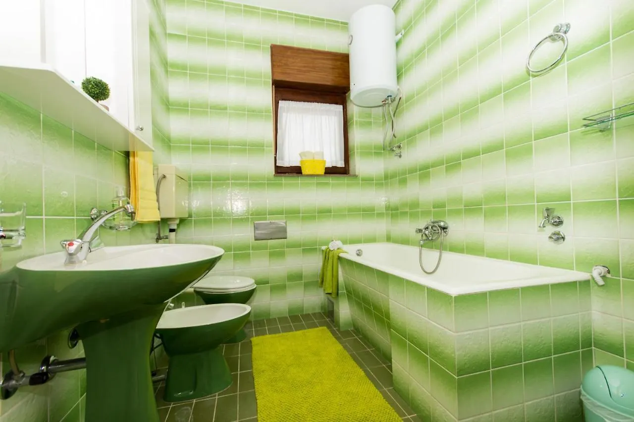Apartmani Mila A1 & A2 & 3 Trogir 0*,
