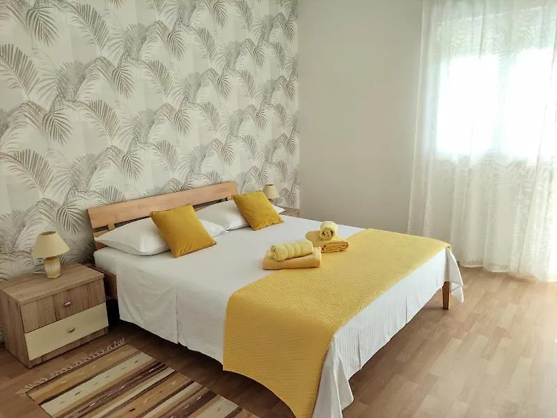 Apartmani Mila A1 & A2 & 3 Trogir 0*,  Croatia