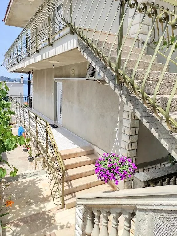 Apartmani Mila A1 & A2 & 3 Trogir